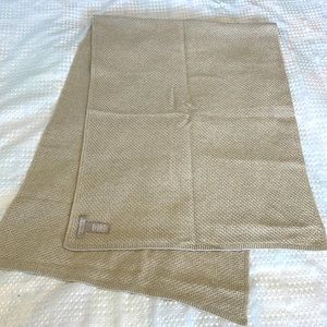 🌸Banana Republic wool blend beige scarf